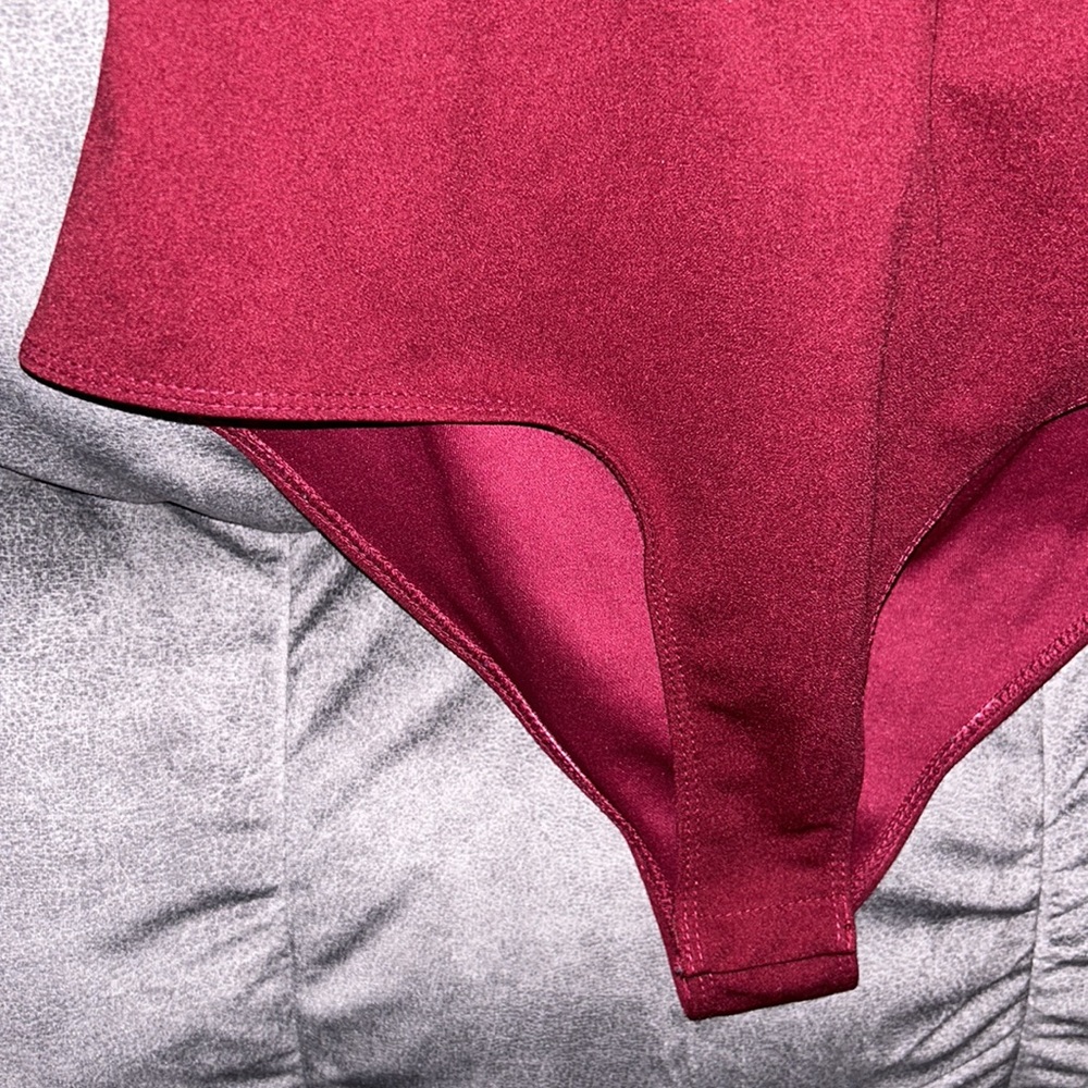 π»Burgundy Sleeveless Scalloped Neck Bodysuit π¦ Shein π Medium NWOT - Picture 3 of 10